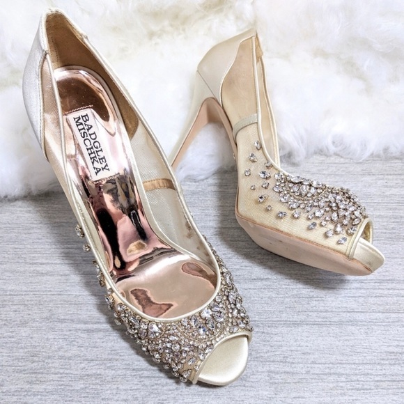 badgley mischka pepper peep toe pump